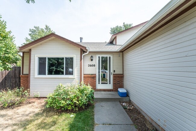 Building Photo - 3 bed, 2 bath Tri-Level in Brown Farm Subdivision