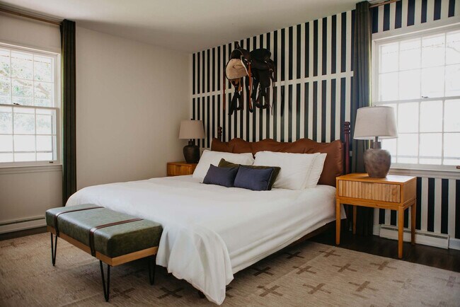 Building Photo - 946 Magnolia St SE