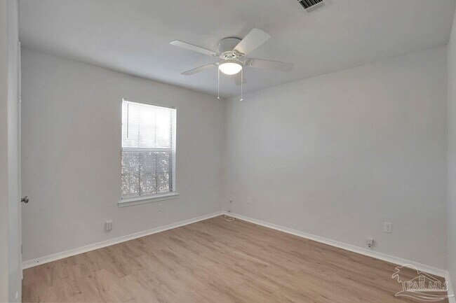 Building Photo - 10601 Silver Creek Dr
