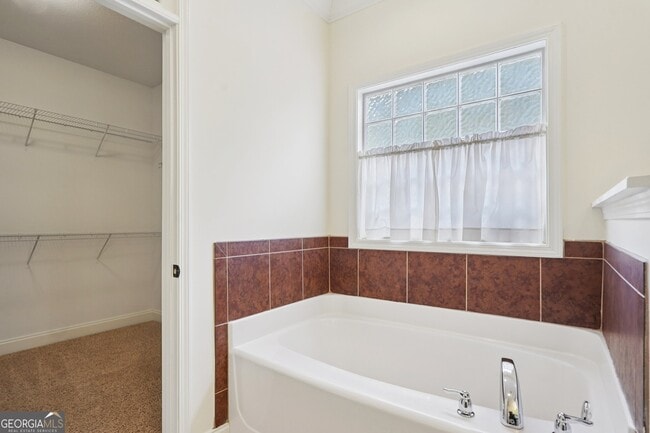 Building Photo - 160 Greenview Dr