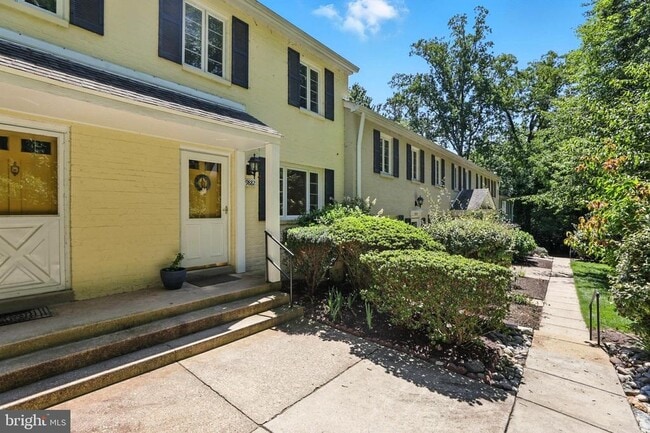 Building Photo - 9882 Hollow Glen Pl