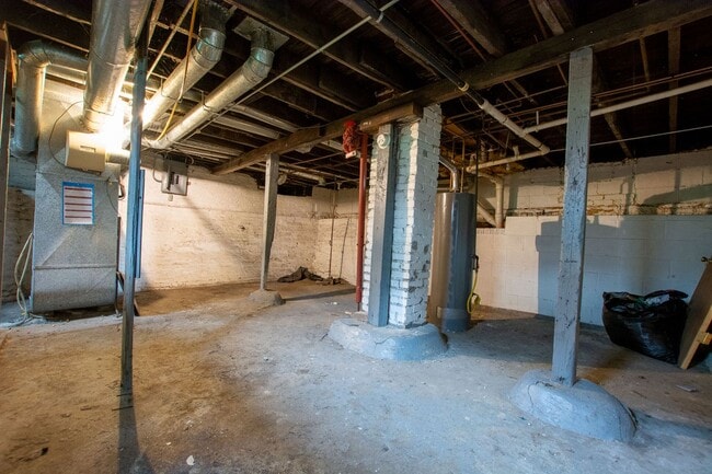 Building Photo - 2 Bedroom / 1 Bath House