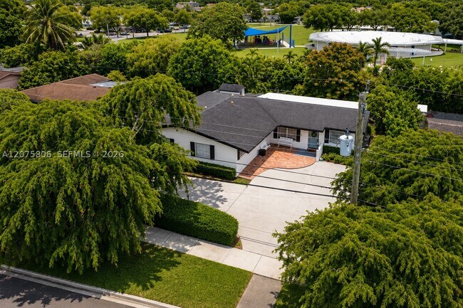 Building Photo - 5380 SW 92nd Ave