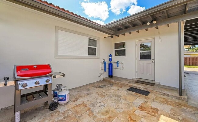 Building Photo - 612 Orchid Dr