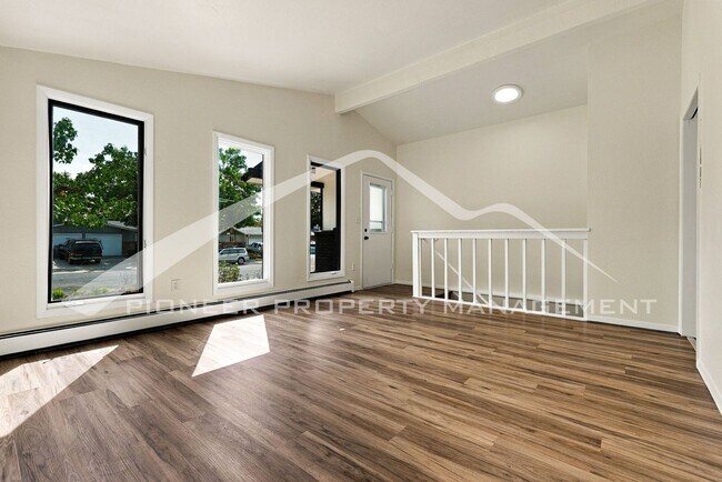 Building Photo - 648 Buchanan Ln