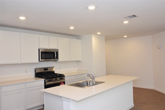 Building Photo - 5135 Sunvalley Bend Dr