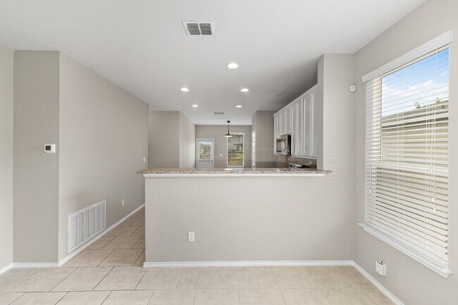 Building Photo - 10719 Noble Canyon