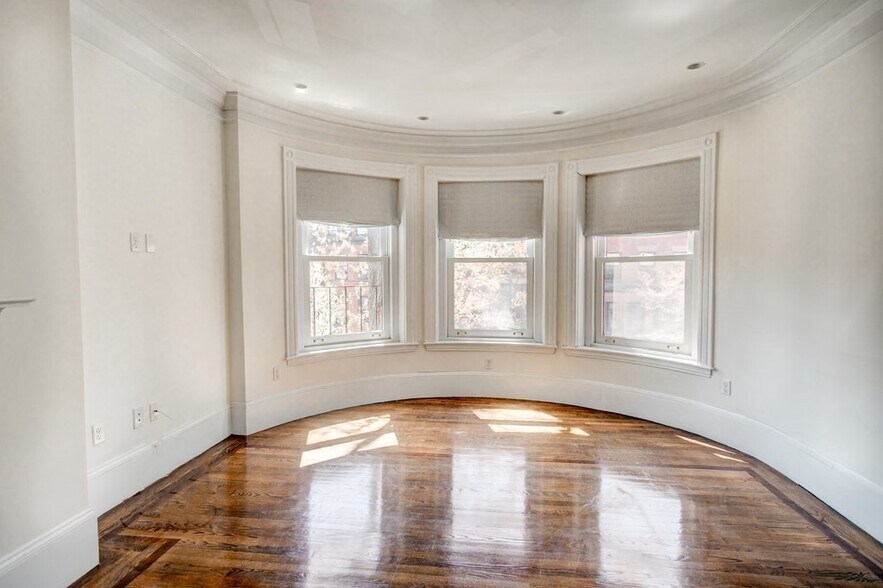 Building Photo - 395 Marlborough St
