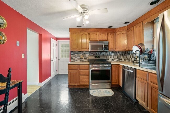 Building Photo - 42 Rockland Ave