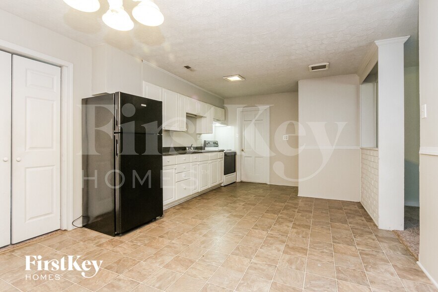 Building Photo - 6256 Raleigh Dr