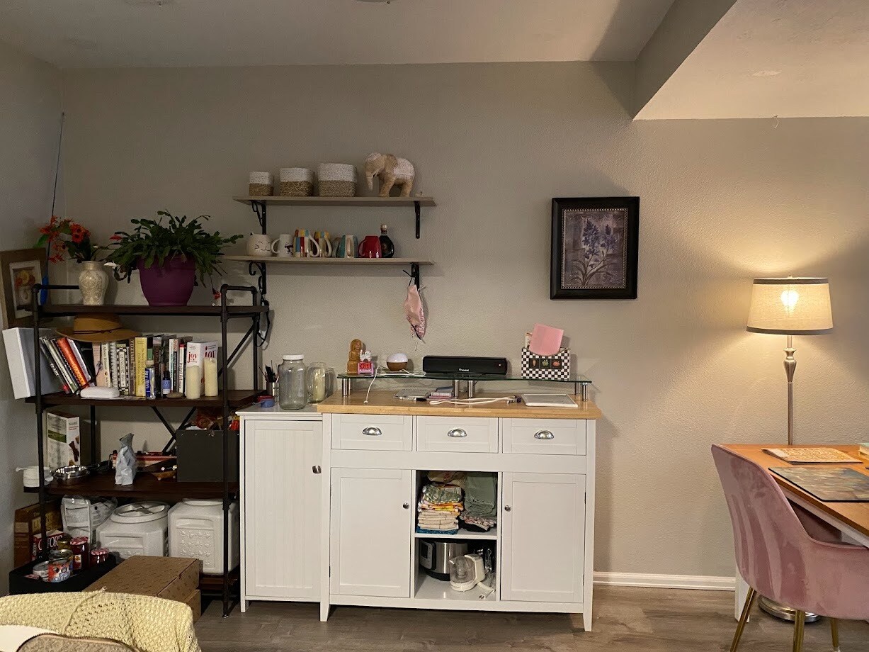 DIning area - 421 S Balsam St