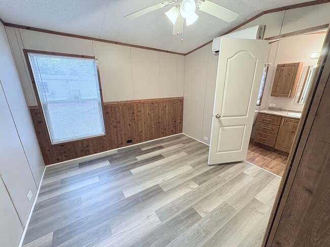 Building Photo - 930 Cedar Village Ln