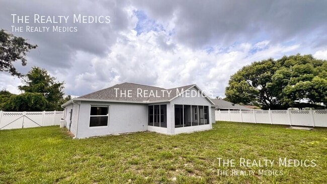 Building Photo - 1553 Ross Dr