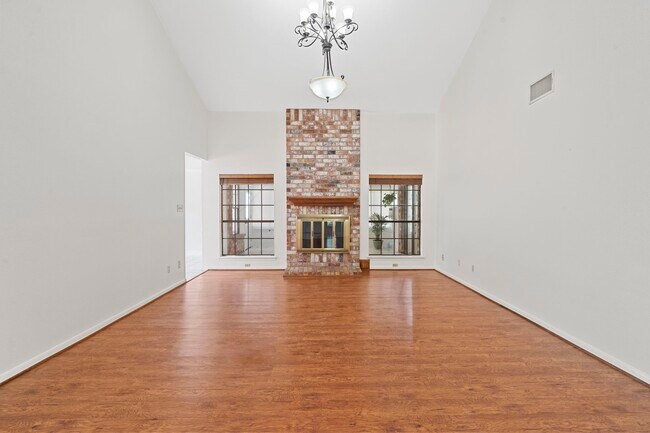 Building Photo - 2710 Pineleaf Dr
