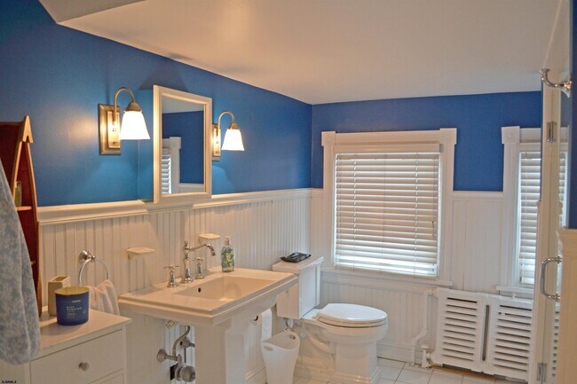 Building Photo - 16 S Somerset Ave