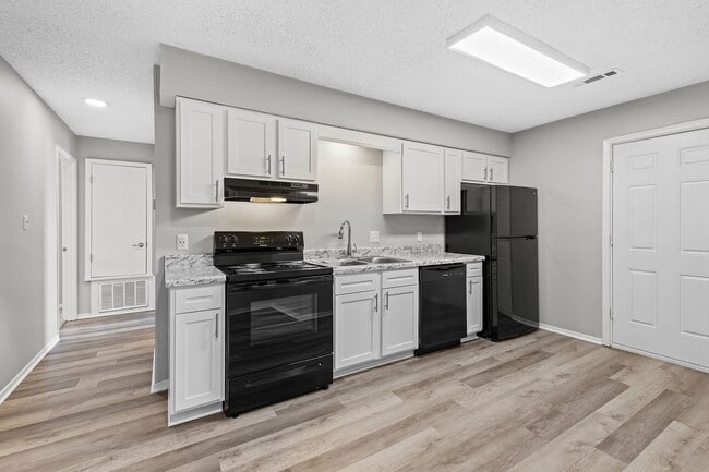 Building Photo - Newly Renovated Duplex in West Fayetteville!