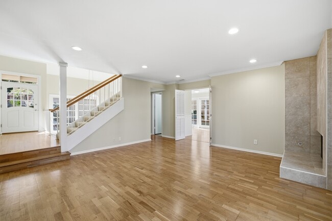 Building Photo - 508 Ventaja