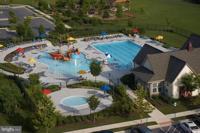 Building Photo - 526 Parkland Dr