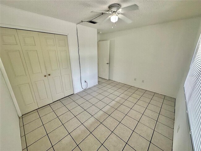 Building Photo - 2550 S Park Ave