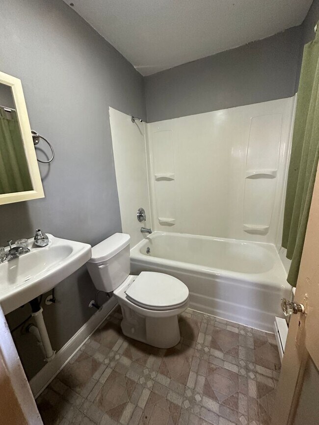 Building Photo - 908 McLean Ave