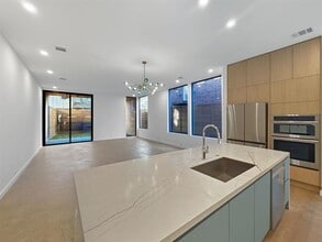 Building Photo - 4928 Milam St