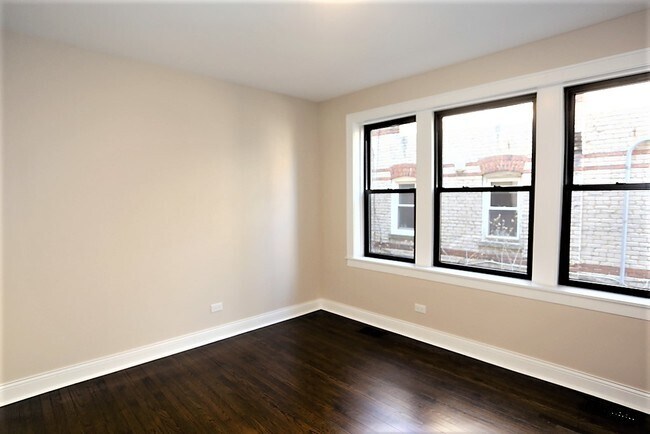 Building Photo - 4445 N Rockwell St