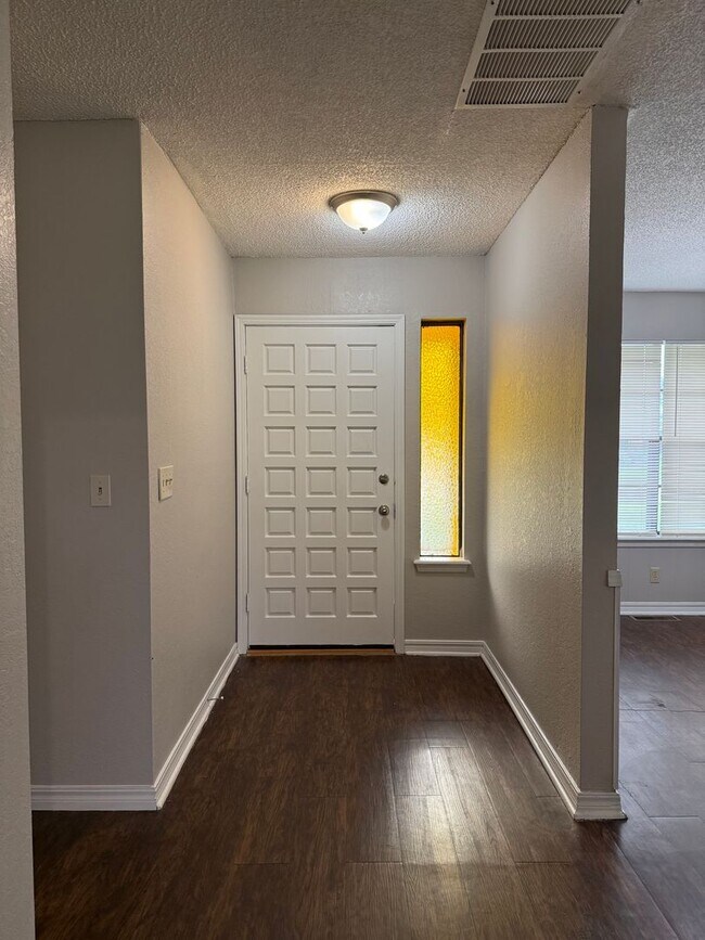 Building Photo - Welcome to your new home on this great corner lot with 3 bedrooms and 2 baths in Owasso!