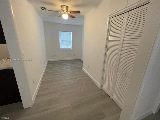 Building Photo - 3 br, 1 bath House - 351 NE 77th St