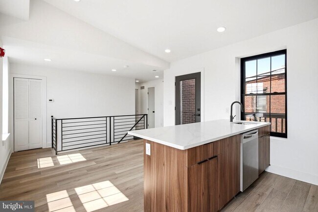 Building Photo - 1720 N 24th St