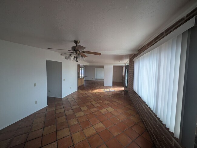 Building Photo - 4 Bedroom and 2 Bath Rental