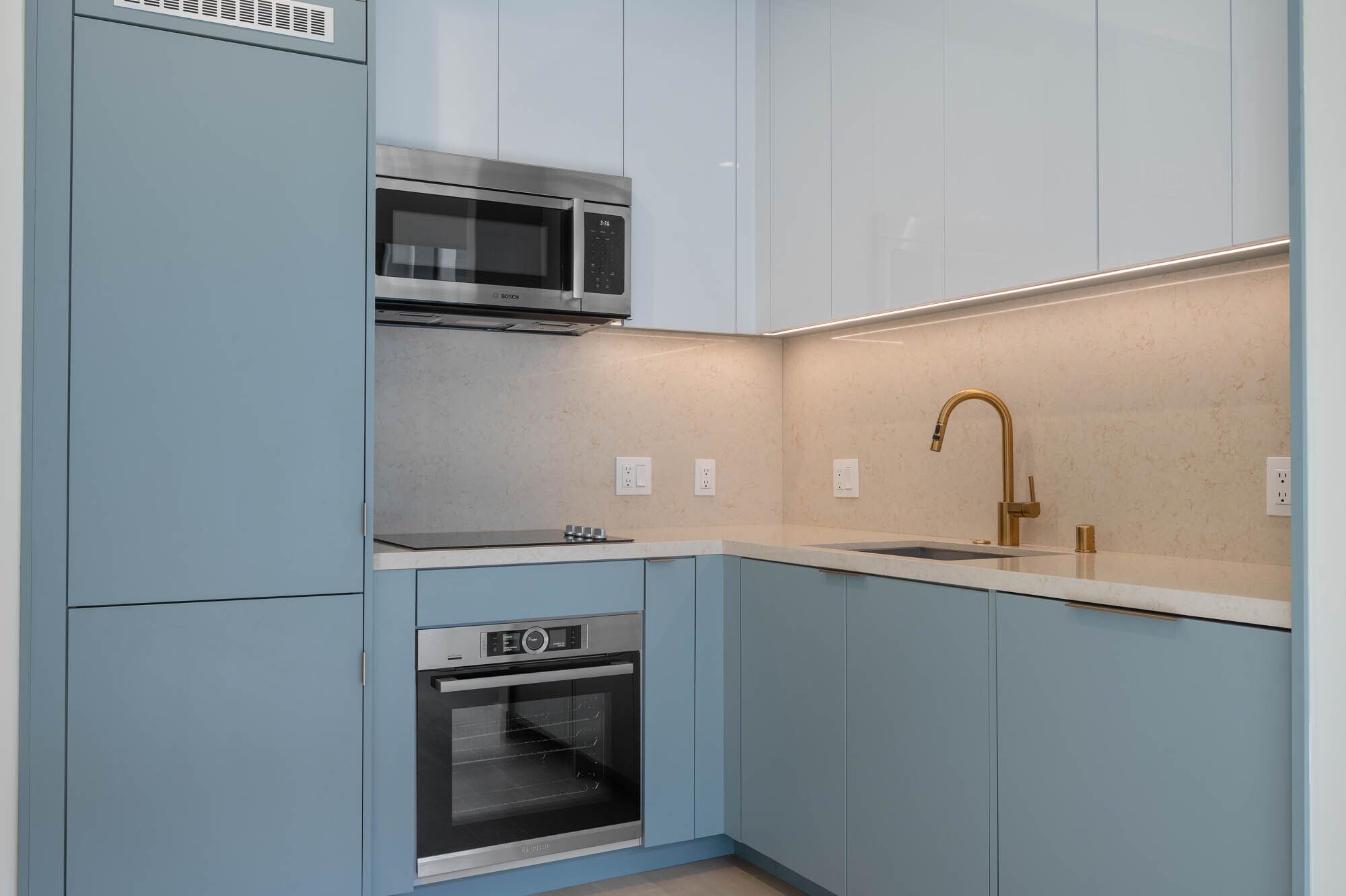 Building Photo - 6401 Wilshire Blvd