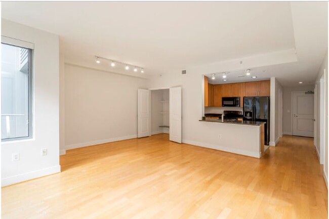 Large Living Units 315, 344 - 4101 Albemarle St NW