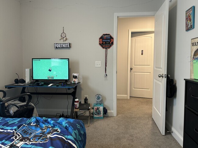 Building Photo - 345 Mcclelland Lp NE