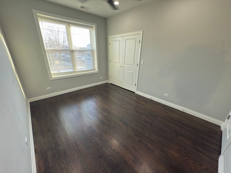 Building Photo - 7427 W Addison St