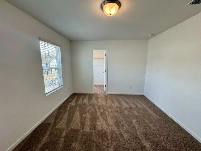 Building Photo - 4BR/2.5BA Two Car Garage in Element Park