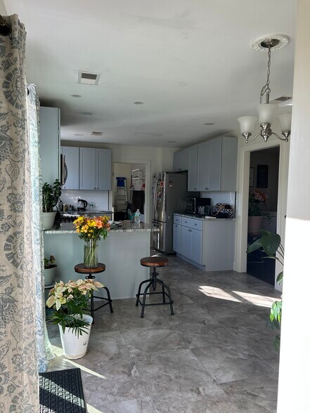 Building Photo - 24 Peachfield Ln