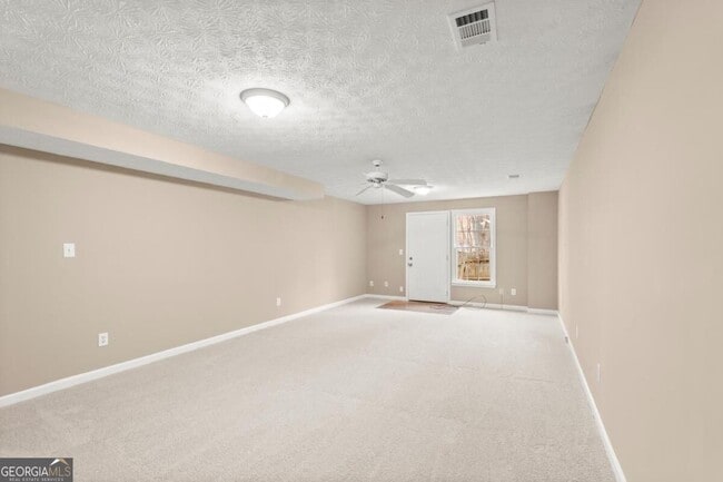 Building Photo - 16 Valleyside Dr