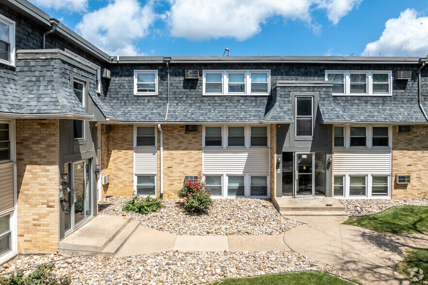 Primary Photo - The Drake Apartments