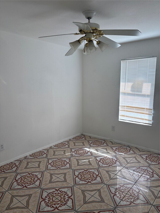 Building Photo - 7200 Clarewood Dr