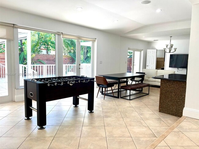 Building Photo - 4190 Pamona Ave