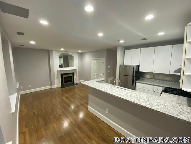 Building Photo - 140 Boylston St