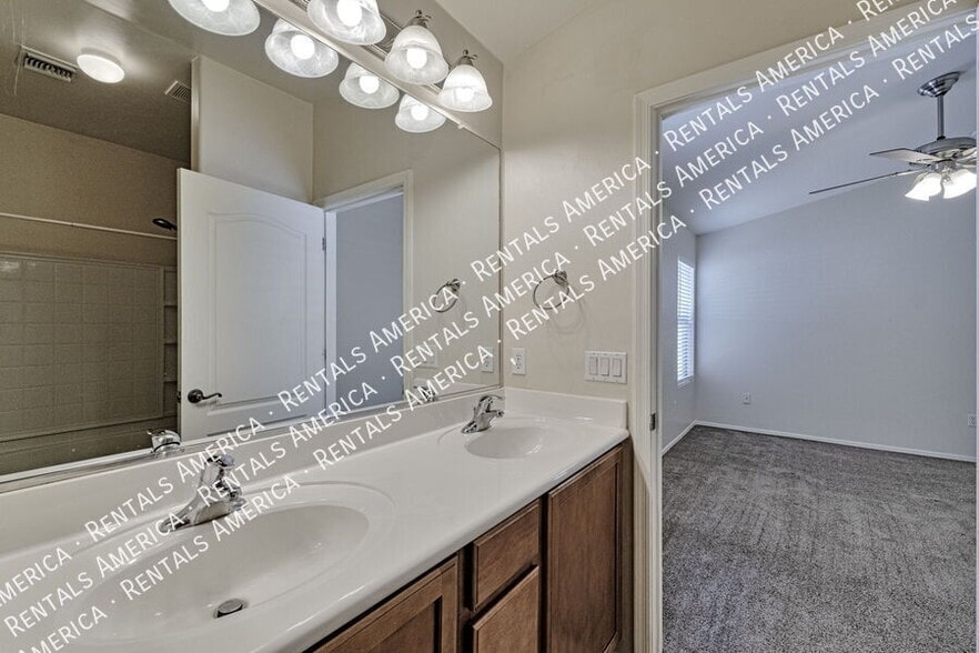 Building Photo - 6615 E Splendid Ln