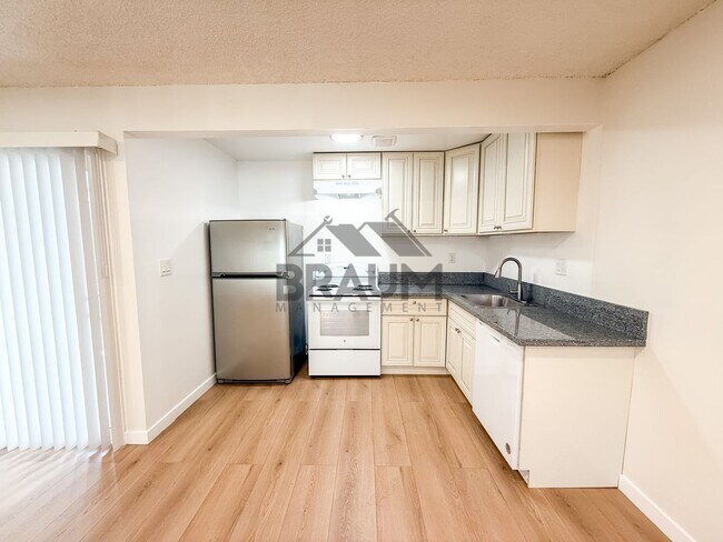 Building Photo - 5611 Fulcher Ave