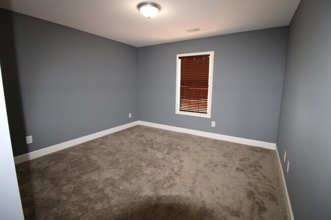 Building Photo - 2280 Equinox Ave