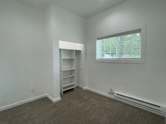 Building Photo - Updated 2 bedroom, large fenced back yard ...