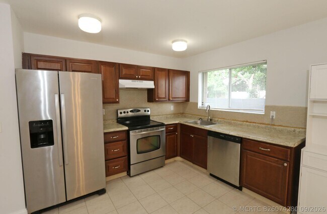 Building Photo - 400 SW Ruffner Ct