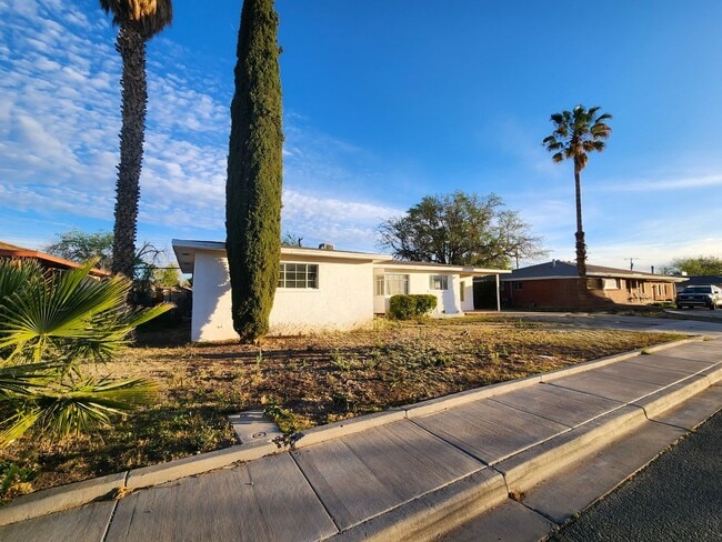 Building Photo - 414 Phillips Dr