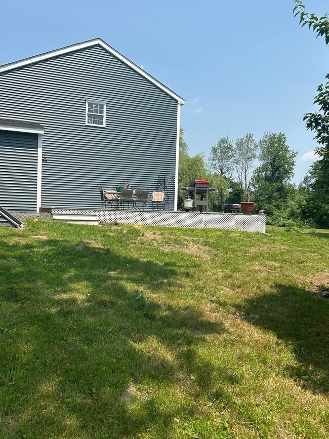 Building Photo - Beautiful renovated 5 bedroom 2.5 bath sin...