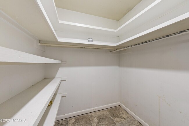 Building Photo - 140 Orangewood Dr