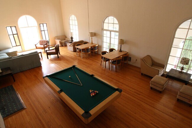 Building Photo - 840 Hilgard Ave